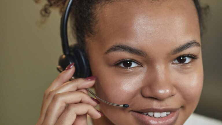 How to Turn a Frustrated Customer Into Your Biggest Fan (Without Losing Your Cool)